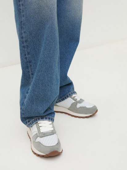 Кроссовки женские