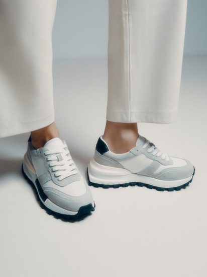 Кроссовки женские