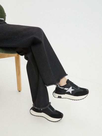 Кроссовки женские