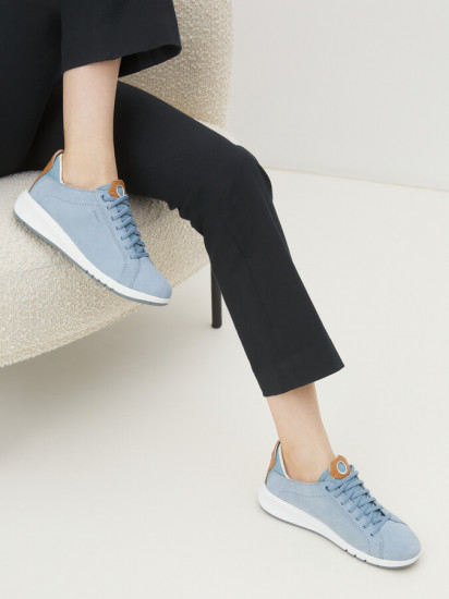 Кроссовки женские