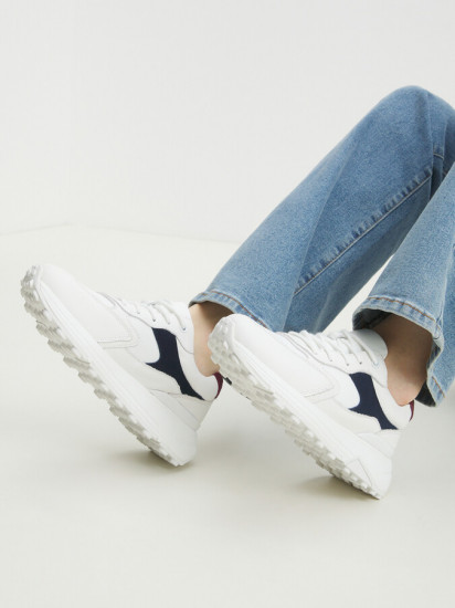 Кроссовки женские