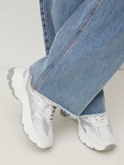 Кроссовки женские