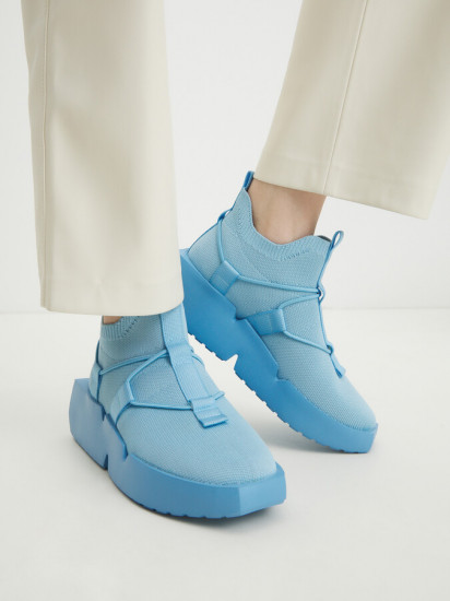 Кроссовки женские