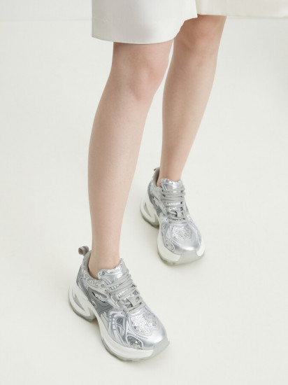 Кроссовки женские