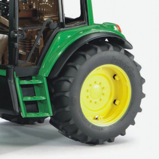 Погрузчик с ковшом «John Deere»