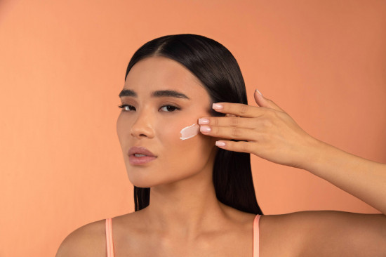 Крем-праймер для лица осветляющий SPF15 «Glow for real»