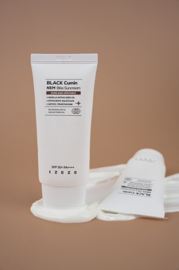 Крем для лица с маслом чёрного тмина солнцезащитный «Black Cumin NEM Bliss Suncream» SPF50+ PA++++