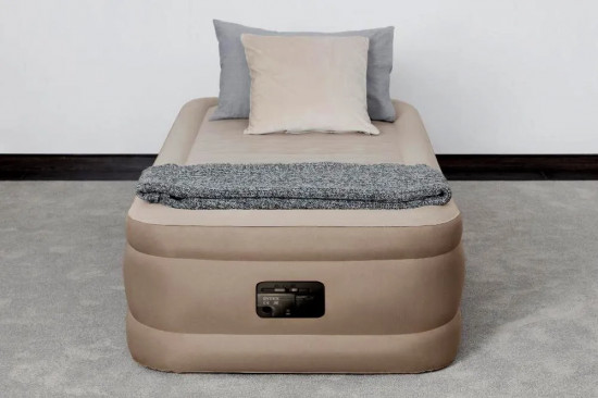 Кровать надувная со встроенным насосом «Ultra Plush»