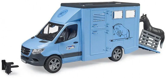 Фургон--перевозчик животных с лошадью «Mercedes-Benz Sprinter»
