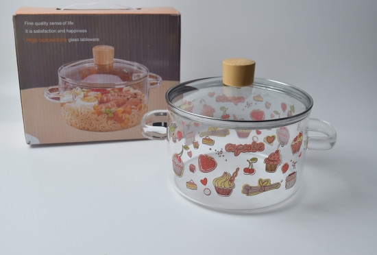 Кастрюля с крышкой