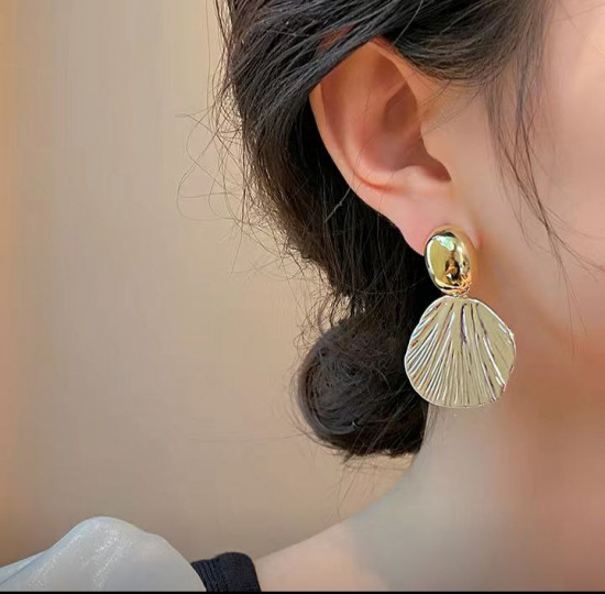 Серьги для женщин