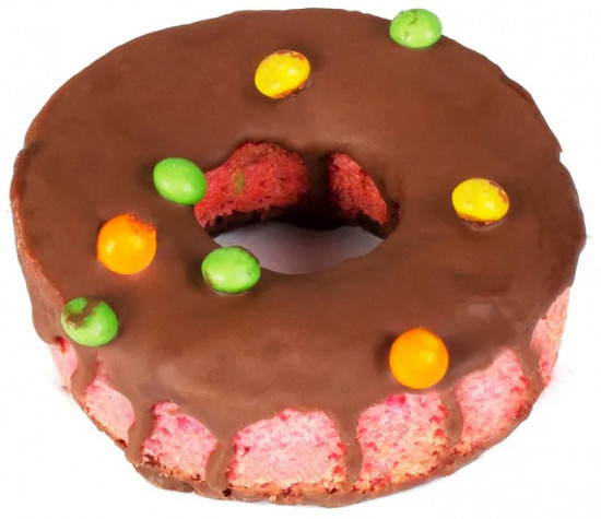 Кекс с какао-глазурью, клубничной начинкой и цветным драже «Papita Donut»
