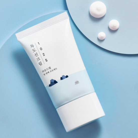 Солнцезащитный крем для проблемной кожи с морской водой SPF50+ PA++++ «1025 Dokdo Sunscreen»