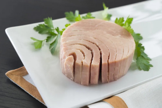 Тунец консервированный кусковой в подсолнечном масле