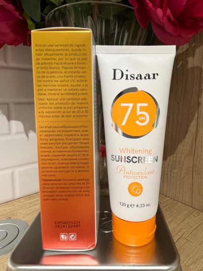 Отбеливающий солнцезащитный крем для лица и тела SPF75