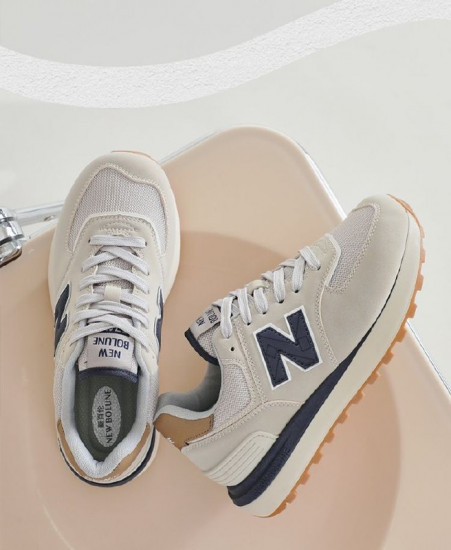 Кроссовки женские