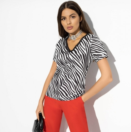 Футболка женская Любовь рядом (стильная)