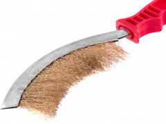 Щетка металлическая изогнутая с пластиковой ручкой - Фото 1