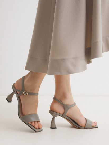 Босоножки женские