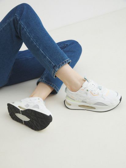 Кроссовки женские