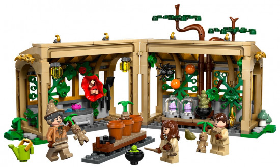 Конструктор LEGO® 76445 Замок Хогвартс: урок травологии