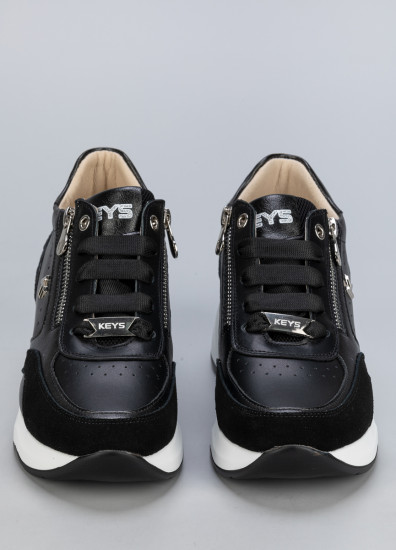 Кроссовки женские