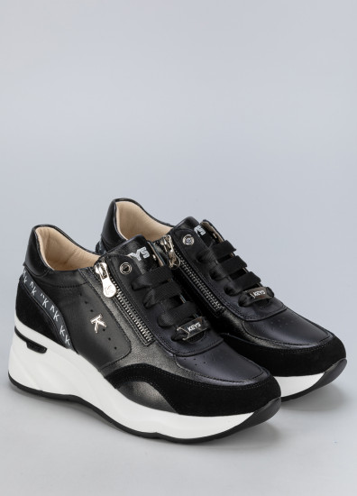 Кроссовки женские