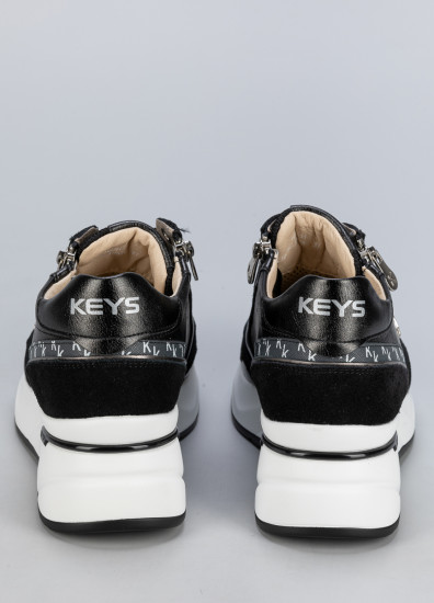 Кроссовки женские