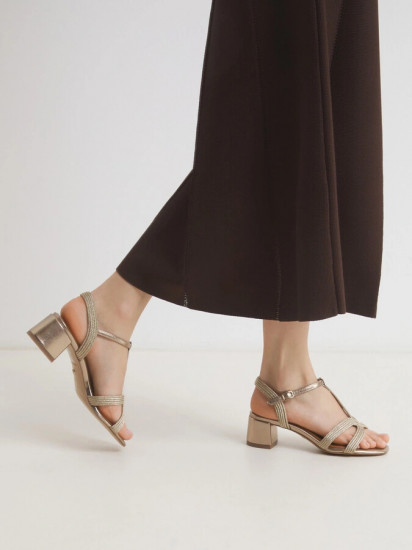 Босоножки женские