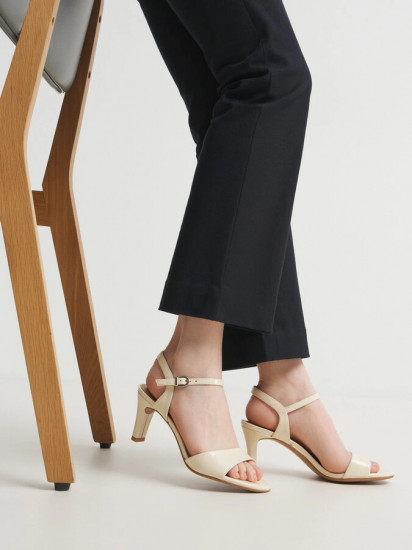 Босоножки женские