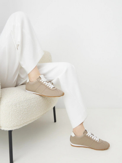 Кроссовки женские