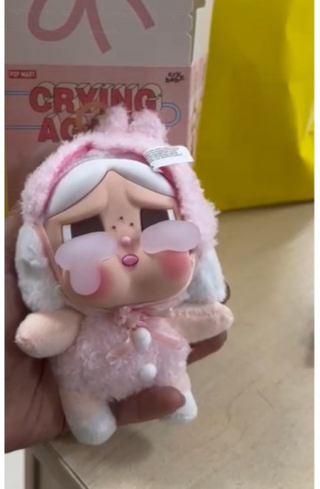 Коллекционная фигурка-сюрприз «Crying Again»