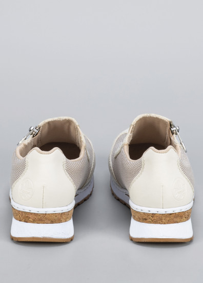 Кроссовки для женщин