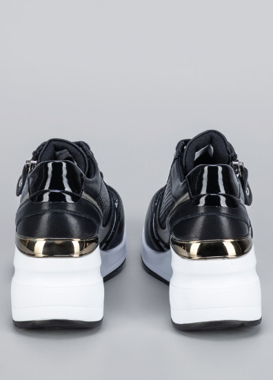 Кроссовки для женщин