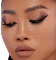 Набор для макияжа глаз «Mini Nude Eyeshadow Palette & Brush Kit» - Фото 1