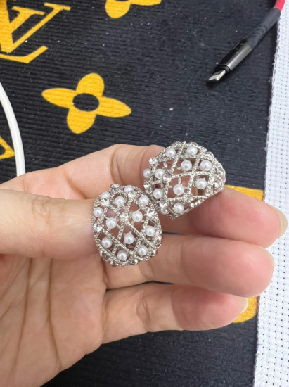 Серьги для женщин