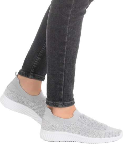 Кроссовки женские