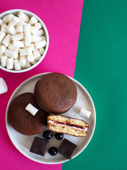 Пирожное «Choco-Pie Black Currant. Чёрная смородина»