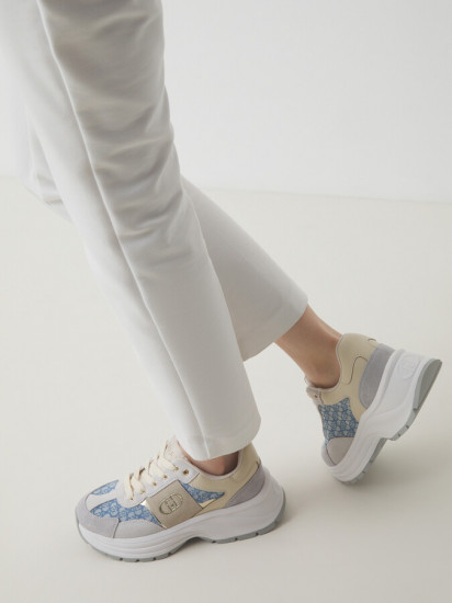 Кроссовки женские