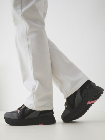 Кроссовки женские