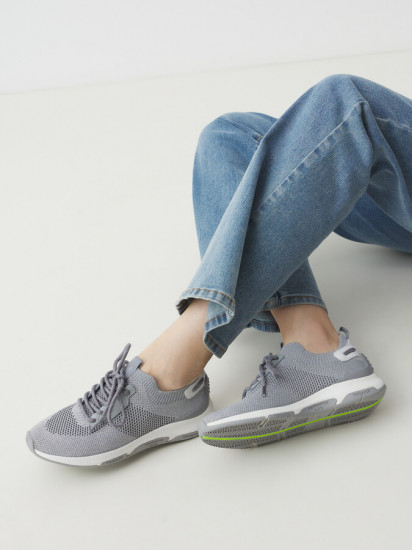 Кроссовки женские