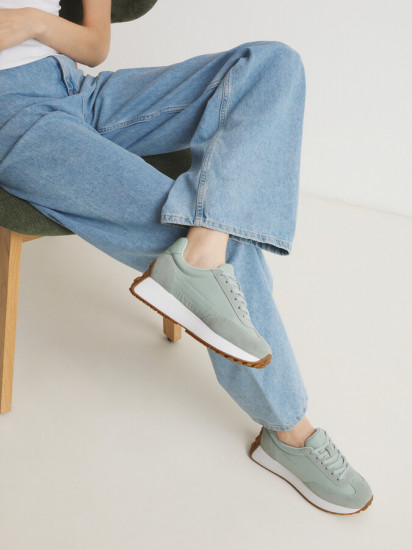 Кроссовки женские