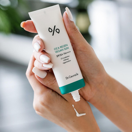 Солнцезащитный веганский крем для лица SPF50+ PA++++ «Cica Regen Vegan Sun»