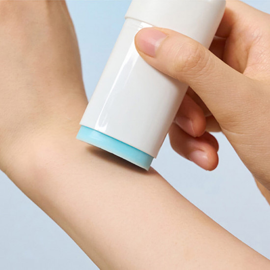Стик для лица и тела с гиалуроновой кислотой солнцезащитный «Madagascar Centella Hyalu-Cica» SPF50+ PA++++
