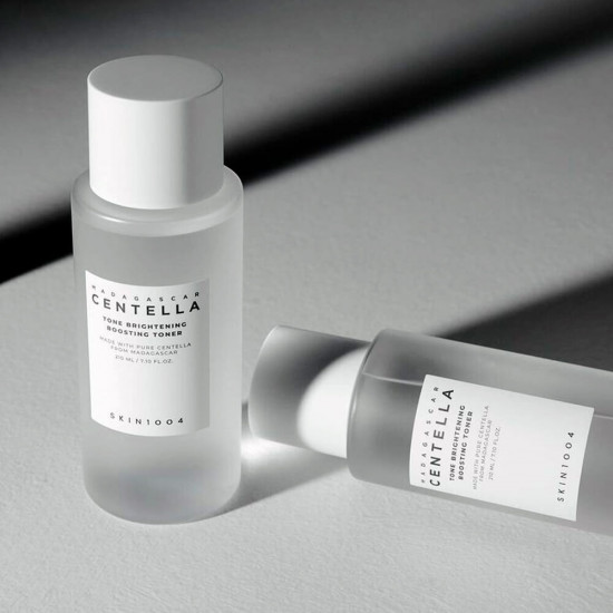 Тоник для лица с центеллой осветляющий мягкий «Madagascar Centella Tone Brightening Boosting Toner»