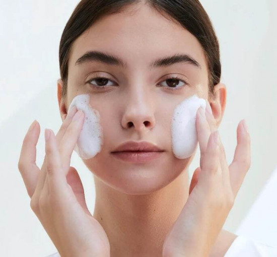Осветляющая гель-пенка для умывания «Tone Brightening Cleansing Gel Foam»